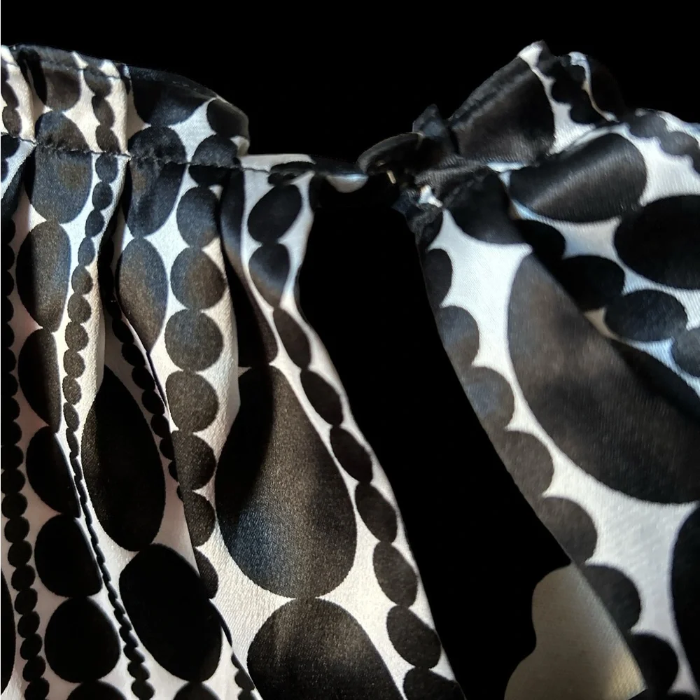 Size medium blouse - Picture 3 of 4